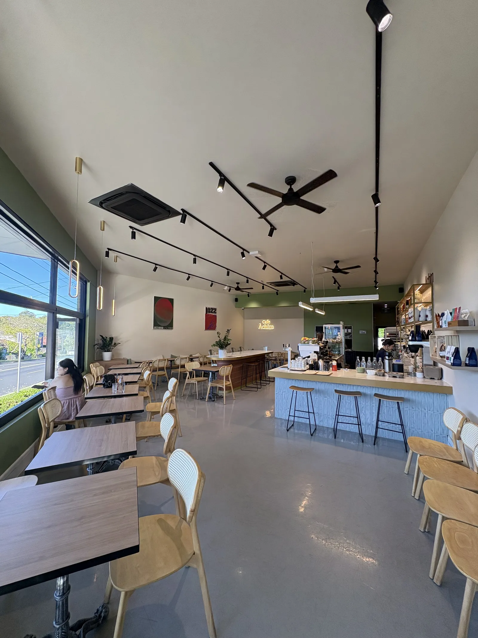 Café · Commercial